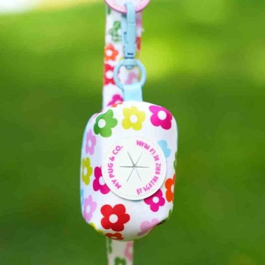 <tc>Poop Bag Holder Flowers My Pug & Co By Agatha Ruiz de la Prada</tc>